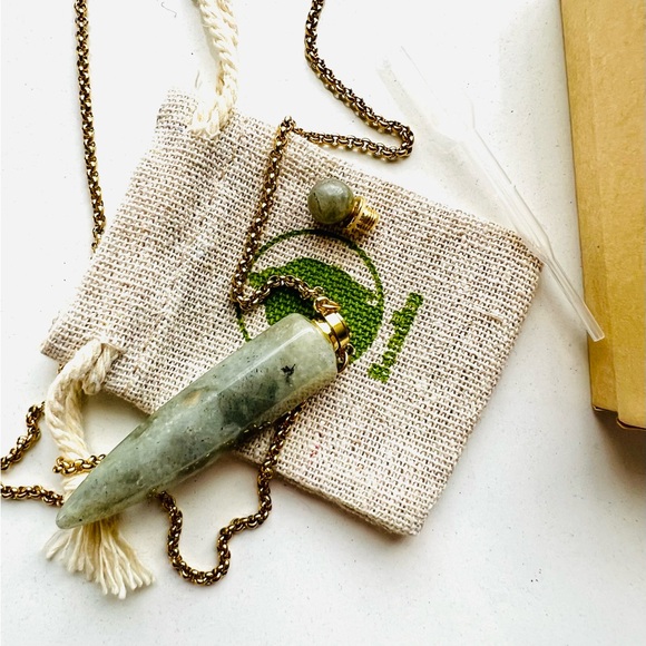 NIB Labradorite Perfume Amulet Pendant Necklace - Picture 4 of 15